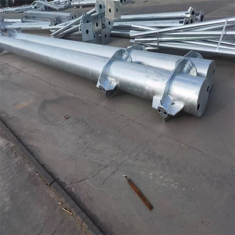 山西懷仁市公路啟用12米高5G智慧燈桿 集成微風(fēng)發(fā)電與智能照明